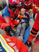 柳州地震一名91岁老人被救出